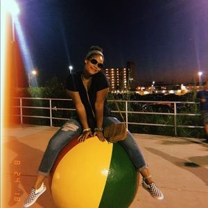 Meet your Posher, Delaney